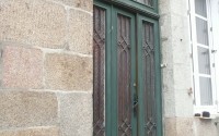 Porte avant,refabrication à l'identique après dépose des grilles  